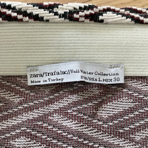 Zara Stretchy Mini Skirt - Picture 3 of 3